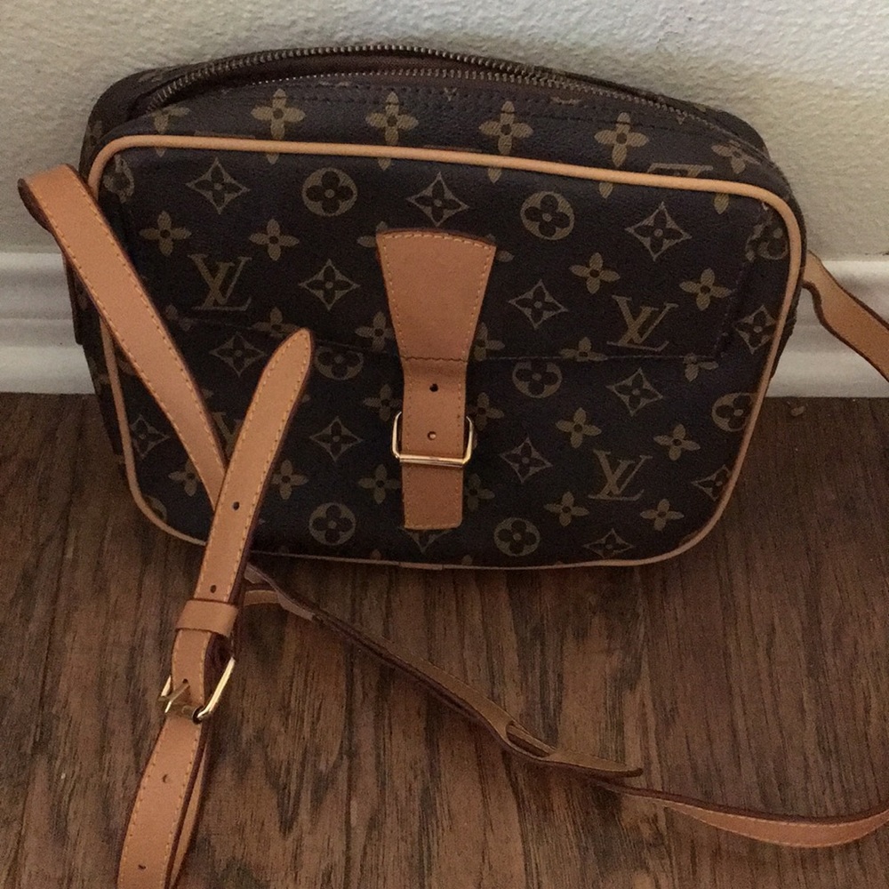 Really good fake Louis Vuitton purse